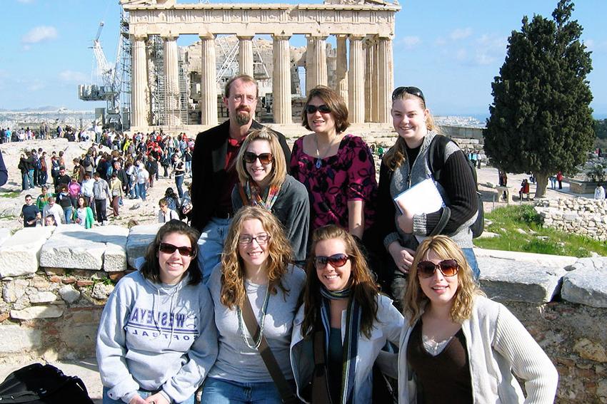 12博官方网站学生在雅典前旅行